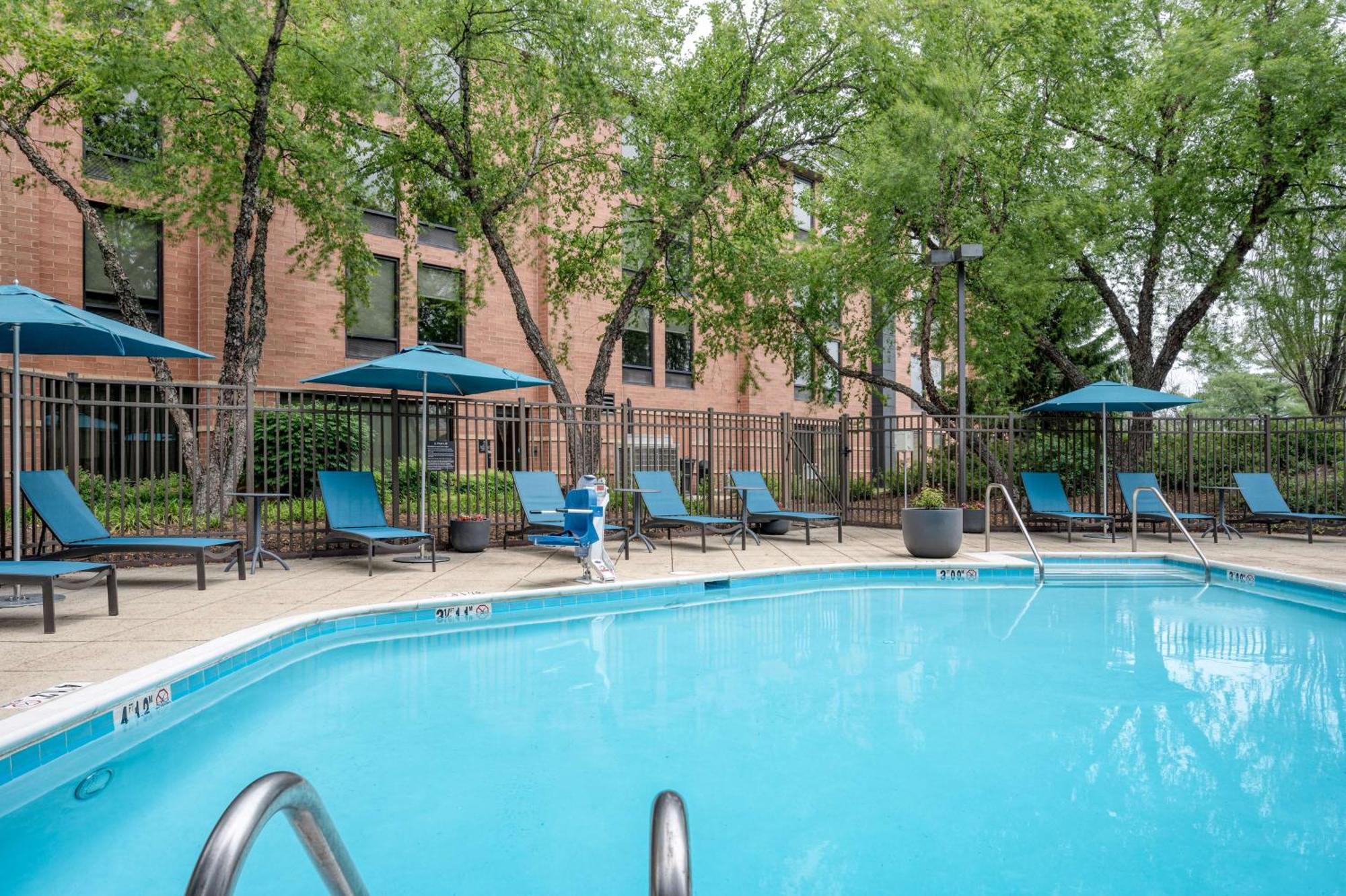 Hampton Inn Baltimore/White Marsh Exterior photo